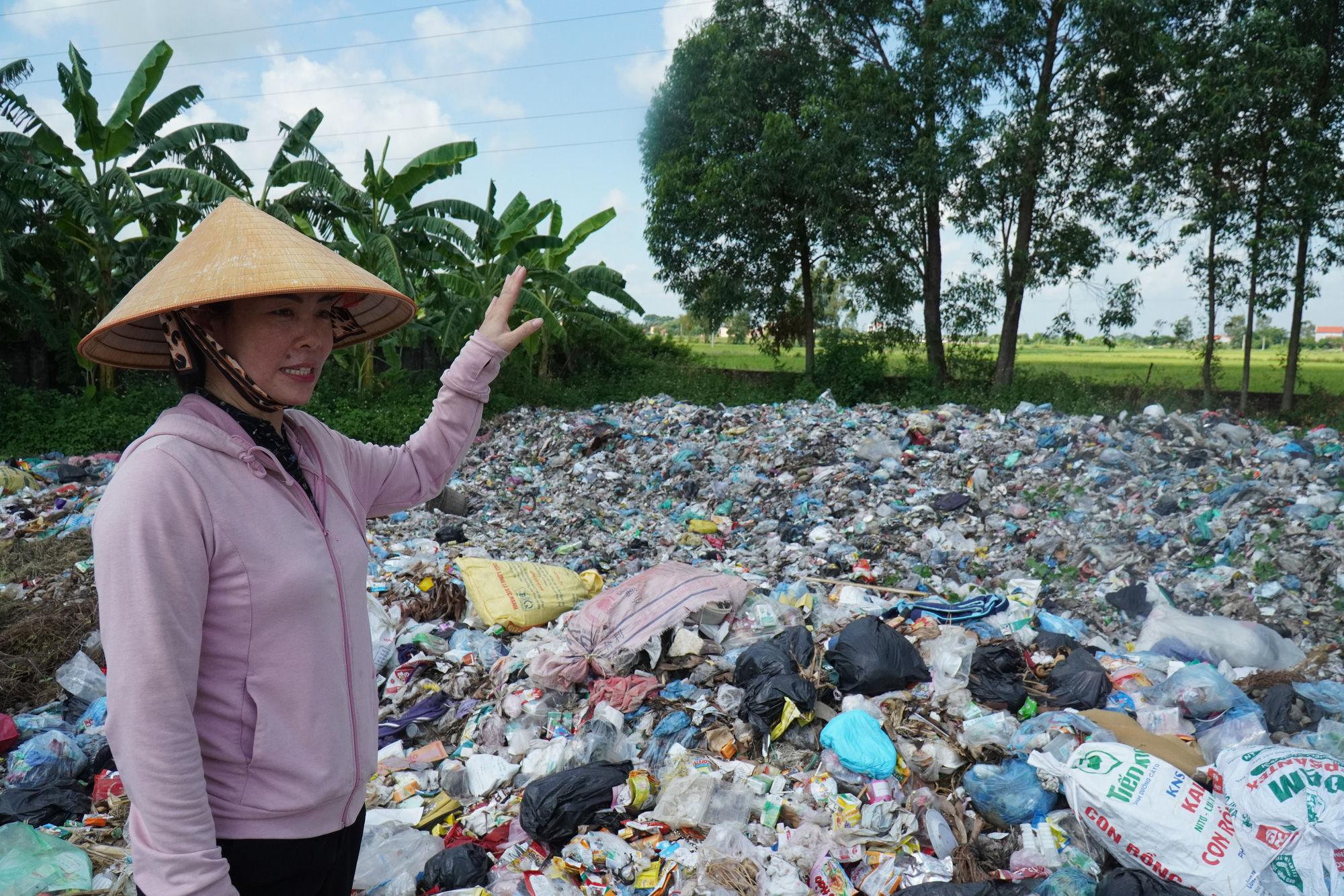 Bắc Ninh: Biến rác bếp, rác chợ thành phân hữu cơ, tưới đường hoa, ruộng lúa, rau xanh mướt, ăn “ngon, giòn và an toàn” - Ảnh 7.