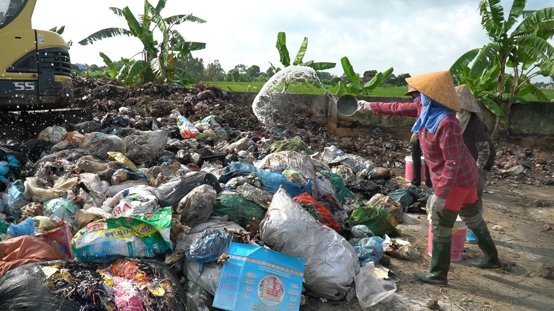 Bắc Ninh: Biến rác bếp, rác chợ thành phân hữu cơ, tưới đường hoa, ruộng lúa, rau xanh mướt, ăn “ngon, giòn và an toàn” - Ảnh 6.