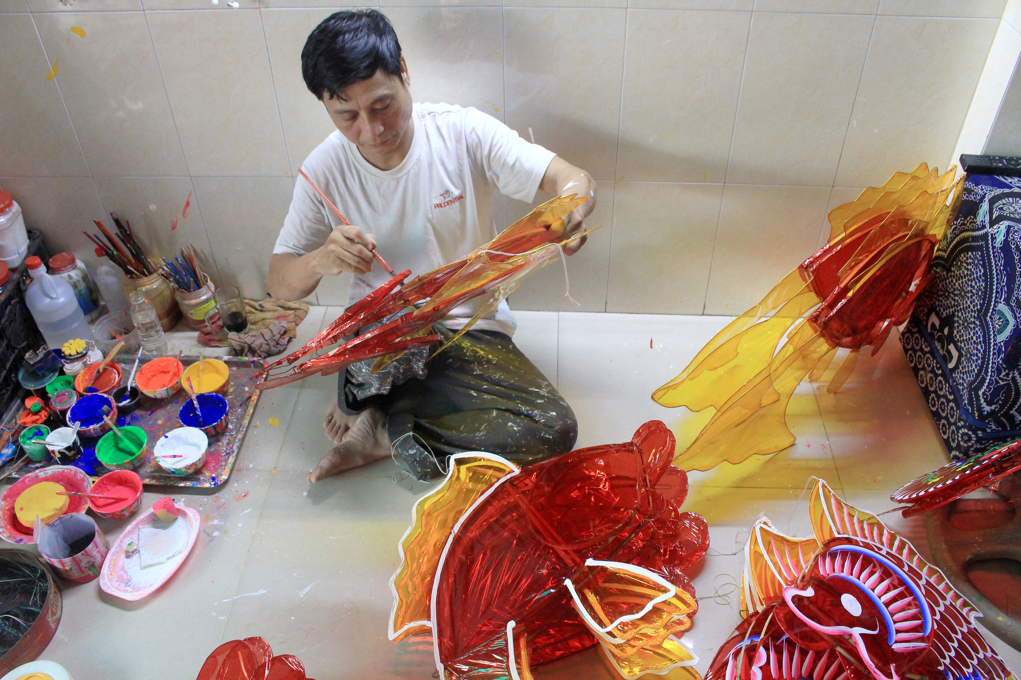 Ảnh: Xóm lồng đèn lớn nhất Sài Gòn buồn hiu vì Covid-19 - Ảnh 4.