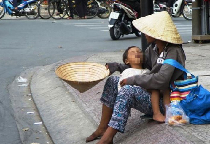 Chủ tịch TT-Huế yêu cầu điều tra nạn chăn dắt trẻ em, người khuyết tật  - Ảnh 1.