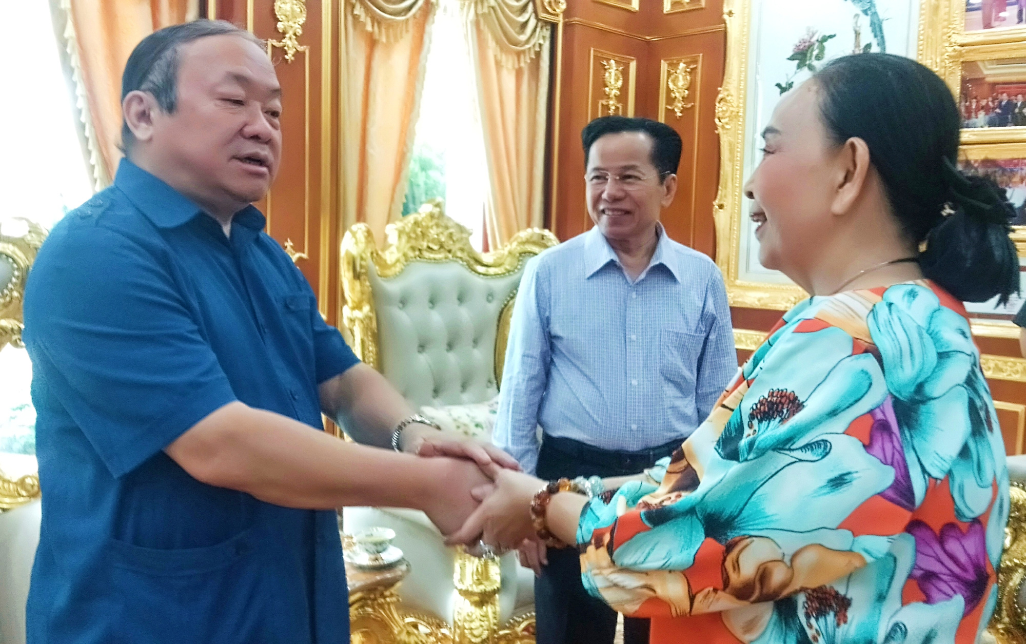 Có gì ở trang trại gà lấy trứng DHA Omega3 khiến Chủ tịch Hội Nông dân Việt Nam khen tắm tắc? - Ảnh 4.