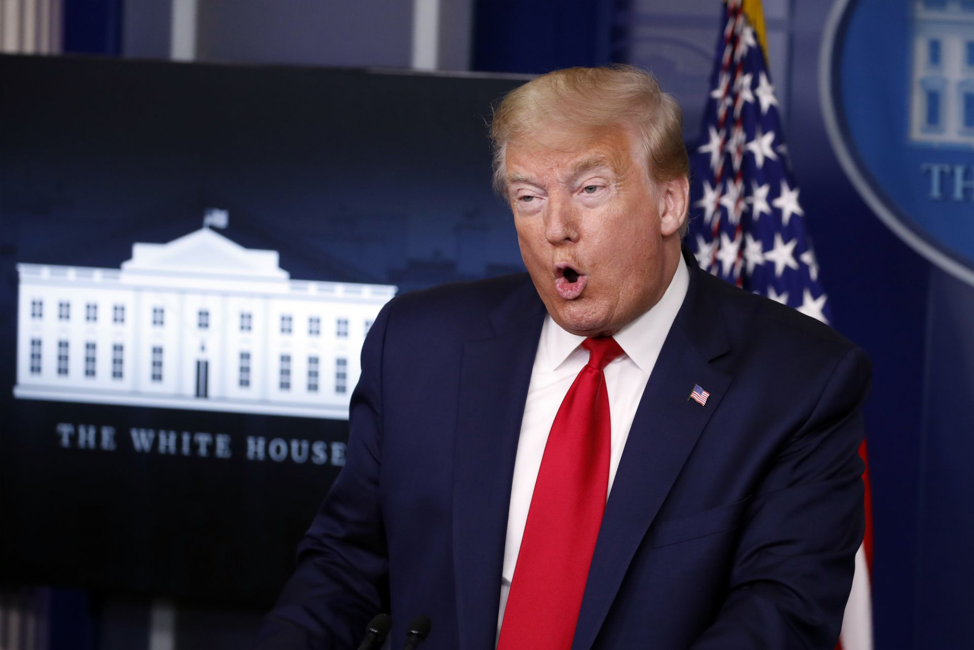 5 điều Trump tiết lộ trong cuốn sách mới khiến Nhà Trắng &quot;toát mồ hôi&quot; - Ảnh 1.