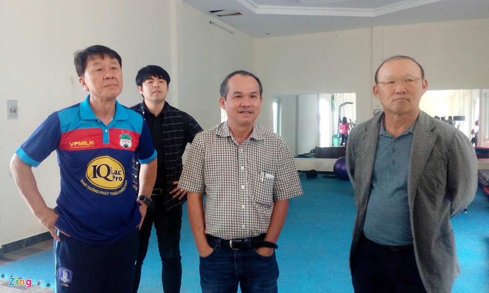 Bầu Đức và bầu Hiển: Kinh doanh và làm bóng đá như thế nào? - Ảnh 1.