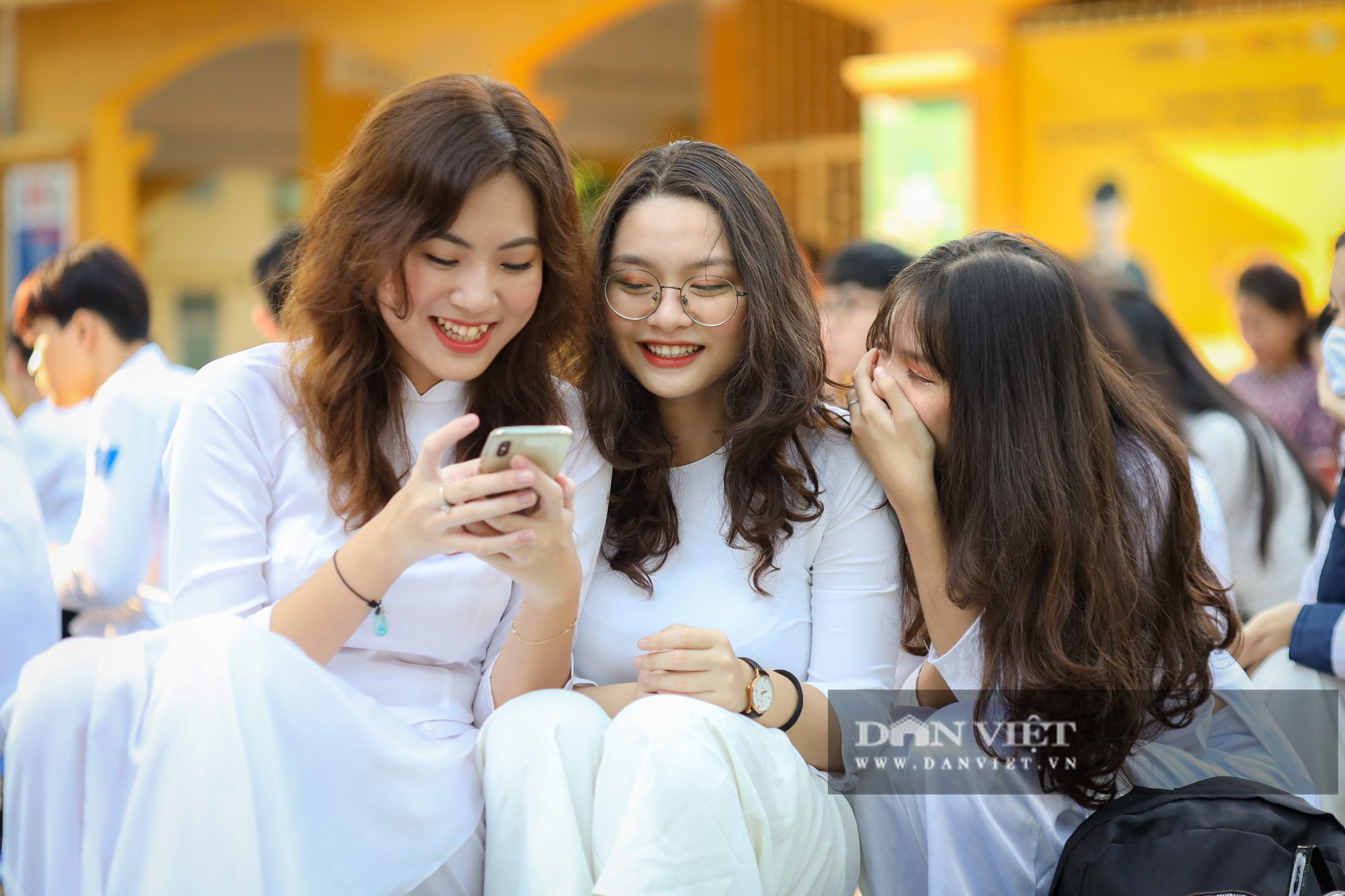 Nữ sinh THPT Phan Đình Phùng áo trắng thướt tha ngày khai giảng - Ảnh 2.