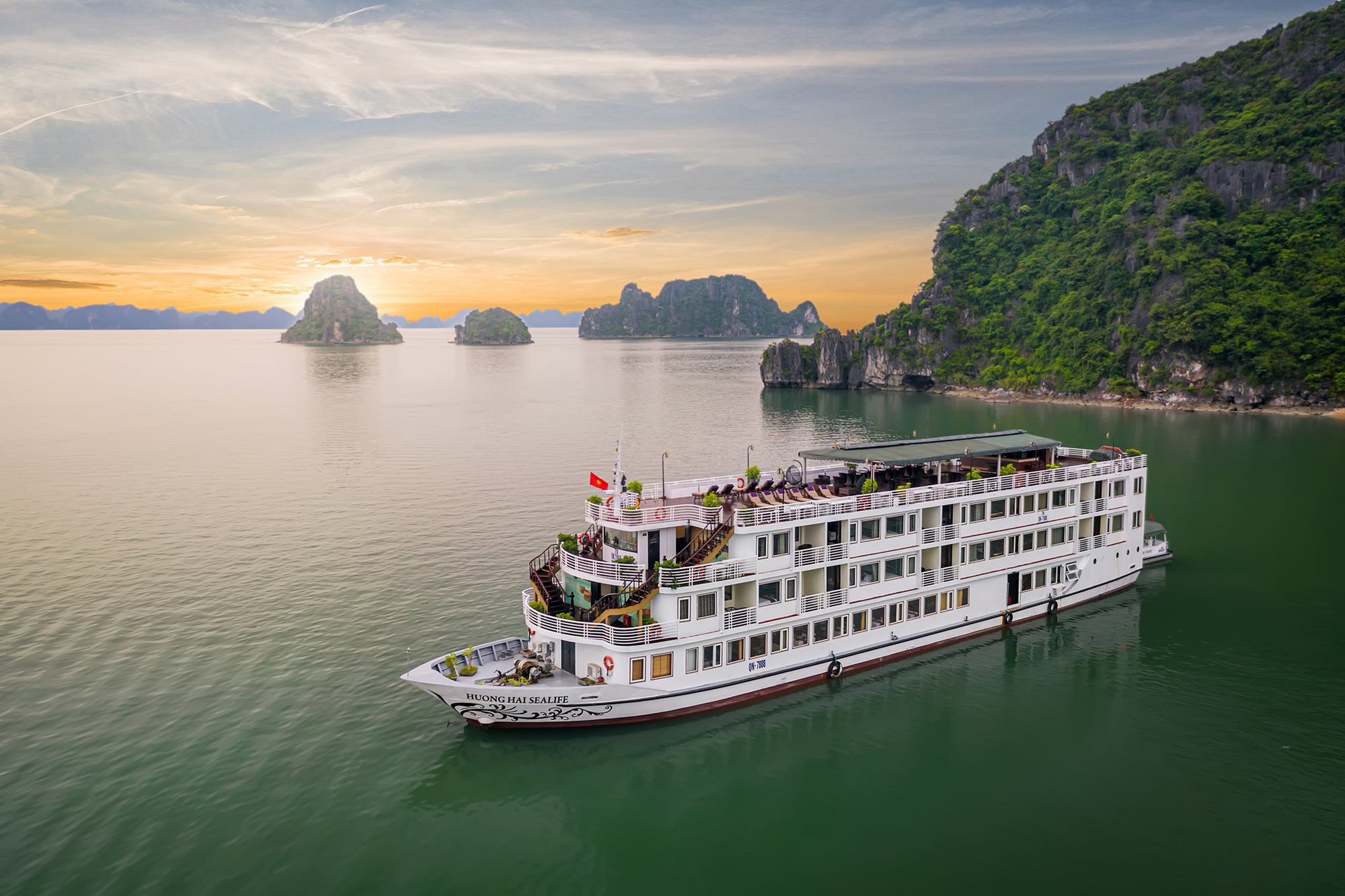 Quảng Ninh mở gói kích cầu du lịch 100 tỷ đồng, tiếp tục miễn, giảm phí tham quan đến hết năm 2020 - Ảnh 2. Quảng Ninh mở gói kích cầu du lịch 100 tỷ đồng, tiếp tục miễn, giảm phí tham quan đến hết năm 2020 - Ảnh 2.