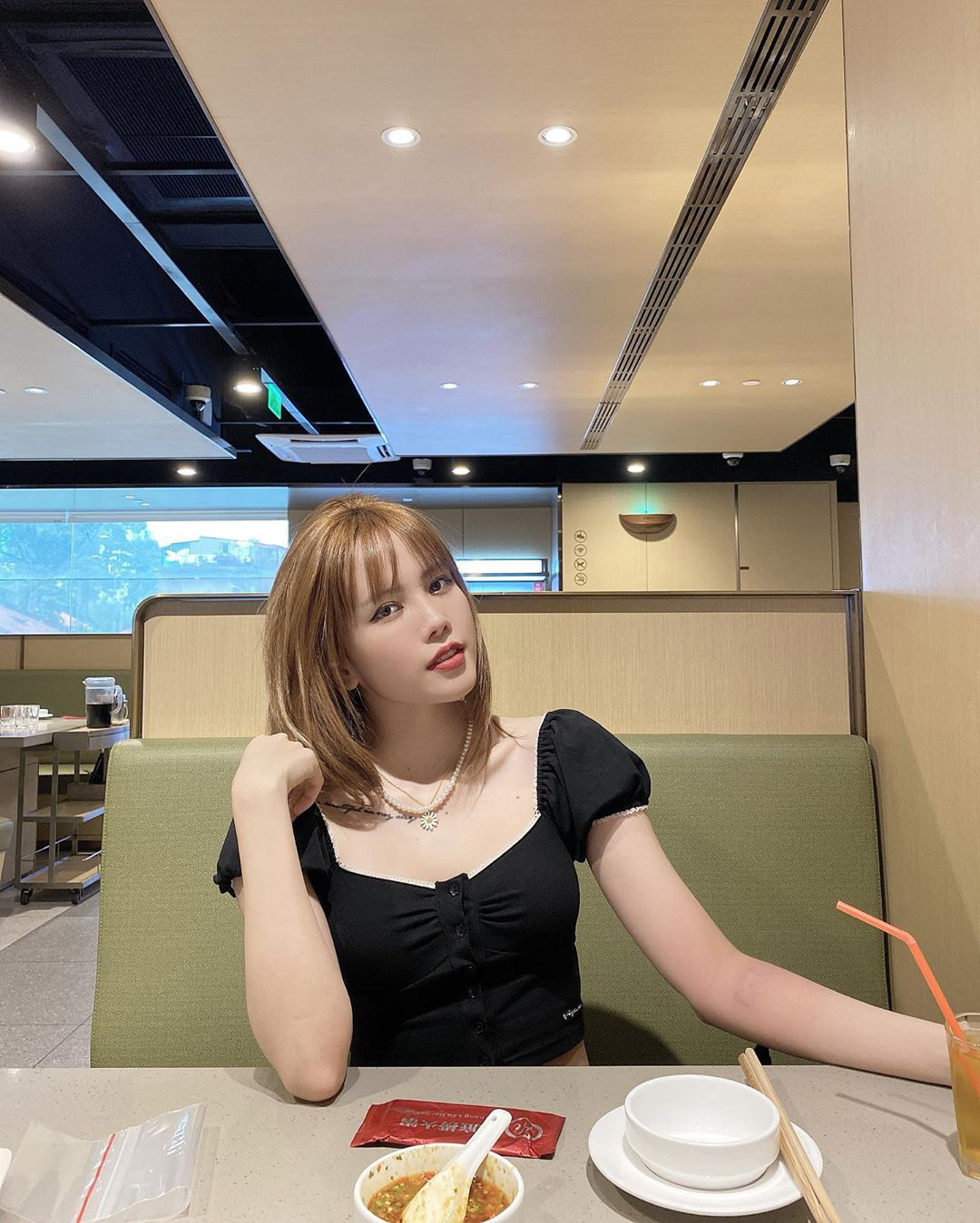 BB Trần thẳng thừng đáp trả câu hỏi kém duyên, H’Hen Niê hỏi han: “Bạn có hạnh phúc?” - Ảnh 10.