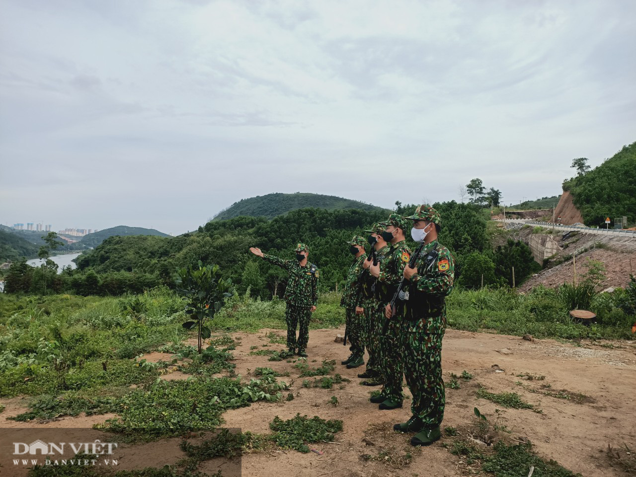 Phút giao thừa lặng lẽ từ  biên giới Quảng Ninh - Ảnh 8.