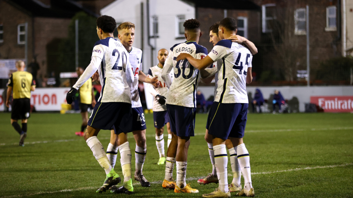 Tottenham thắng đậm đối thủ tí hon, Mourinho &quot;tấu hài&quot; với học trò - Ảnh 1.