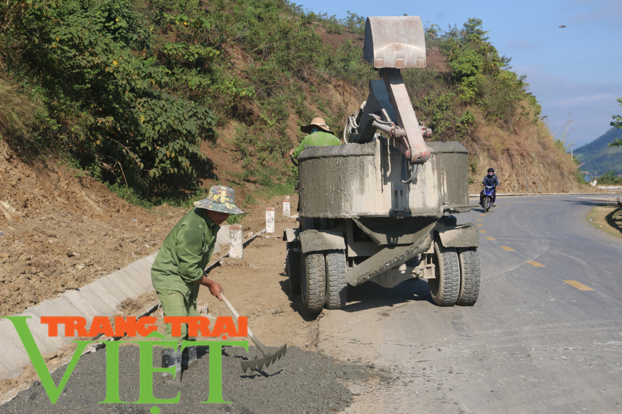 Lương Sơn xây dựng đồng bộ đường giao thông nông thôn - Ảnh 6. Lương Sơn xây dựng đồng bộ đường giao thông nông thôn - Ảnh 6.