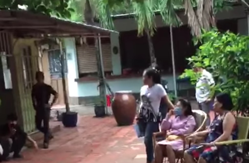 Mẹ gian nan đòi lại đất suýt bị con nuôi giành mất - Ảnh 1.