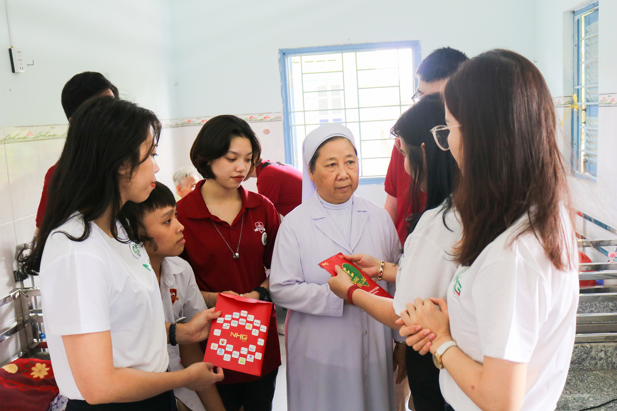 Tập đoàn giáo dục Nguyễn Hoàng triển khai chuỗi hoạt động bác ái đầu năm 2021 - Ảnh 3.