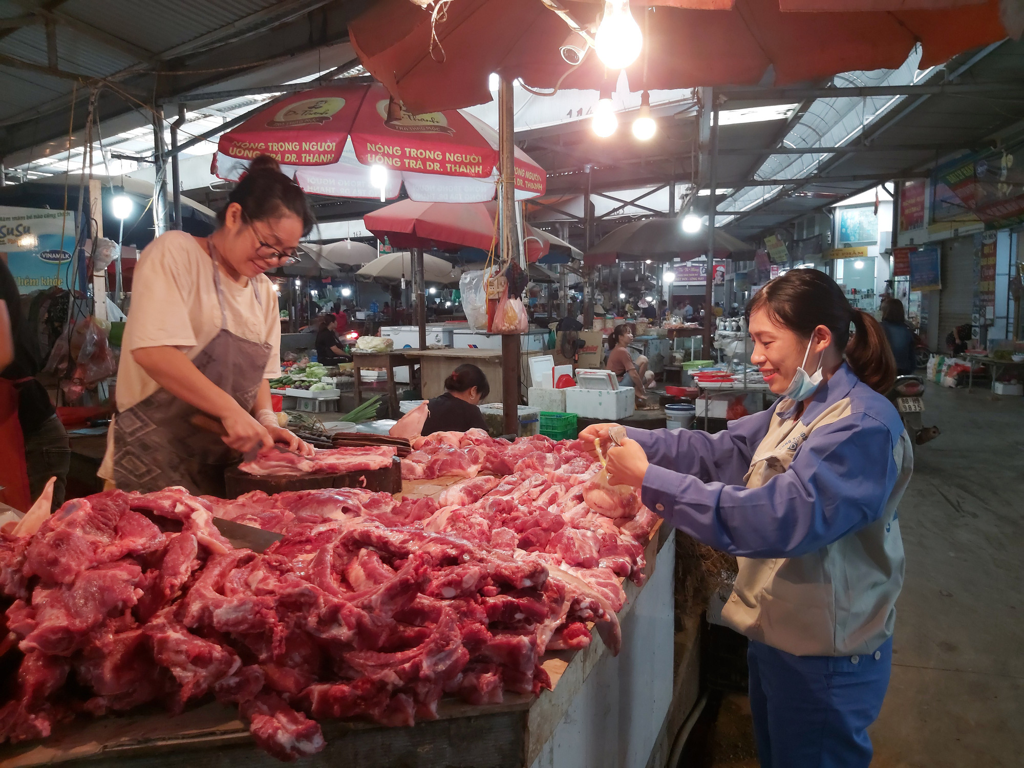 Hà Nội: Hàng nghìn tấn gạo, thịt, rau...sẵn sàng đáp ứng người dân Thủ đô dịp Tết Nguyên đán Tân Sửu - Ảnh 1. Hà Nội: Hàng nghìn tấn gạo, thịt, rau...sẵn sàng đáp ứng người dân Thủ đô dịp Tết Nguyên đán Tân Sửu - Ảnh 1.