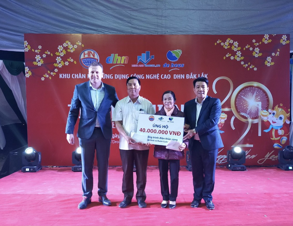 Tập đoàn De Heus, Tập đoàn Hùng Nhơn tặng quà tết cho hộ nghèo Đắk Lắk, tài trợ 500 triệu đồng xây cầu - Ảnh 1.