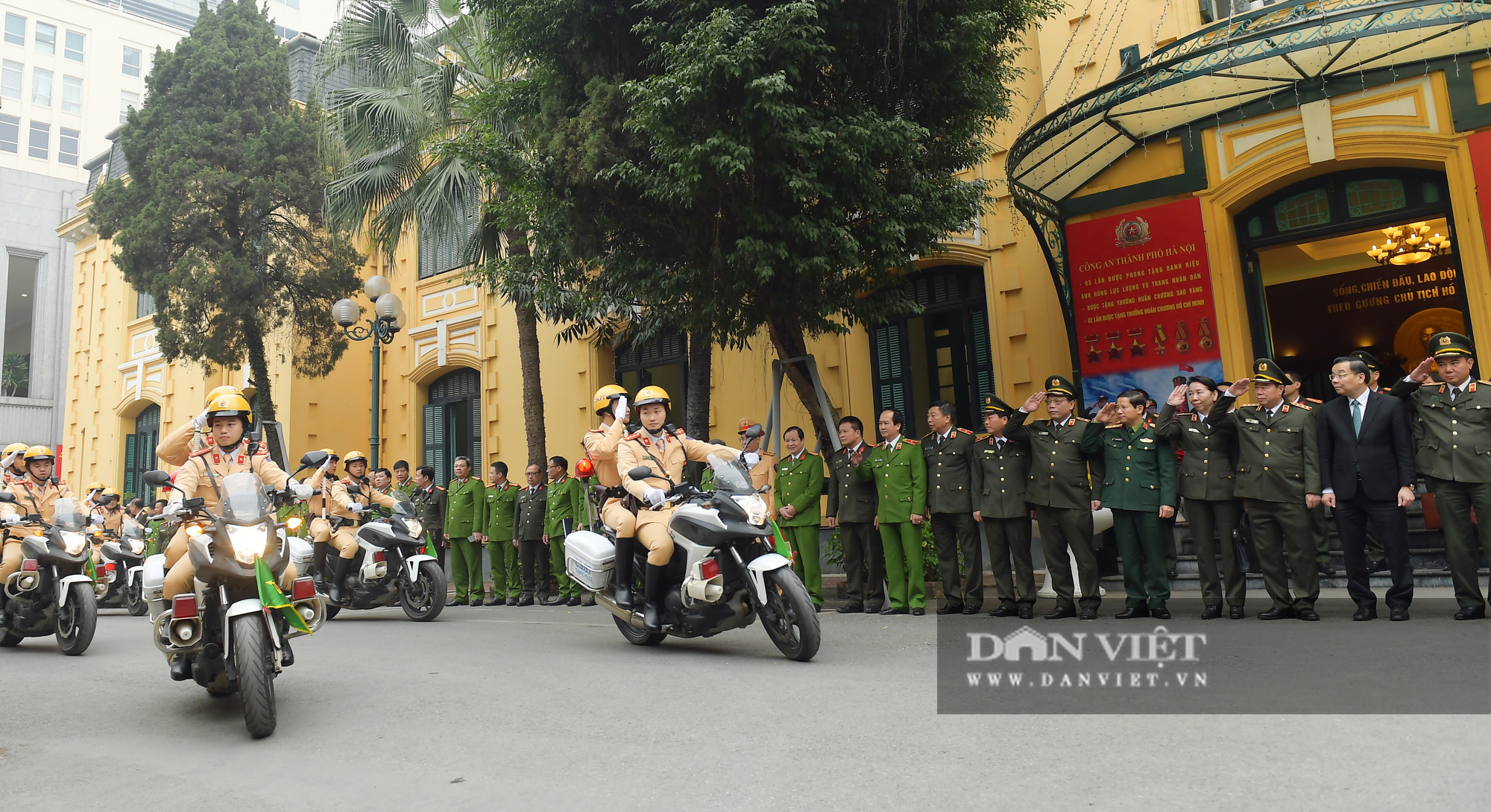 Công an Hà Nội ra quân bảo vệ Đại hội Đảng XIII - Ảnh 1.
