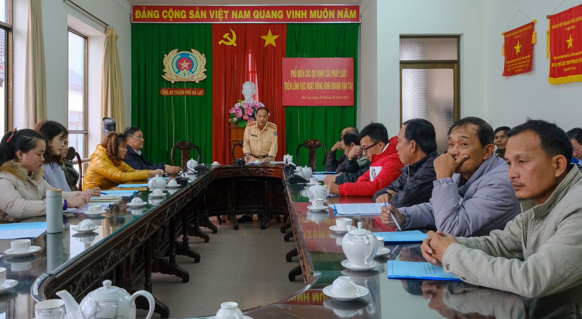 Đà Lạt: Nhiều nhà xe cam kết thực hiện nghiêm việc kinh doanh vận tải dịp cuối năm - Ảnh 1. Đà Lạt: Nhiều nhà xe cam kết thực hiện nghiêm việc kinh doanh vận tải dịp cuối năm - Ảnh 1.
