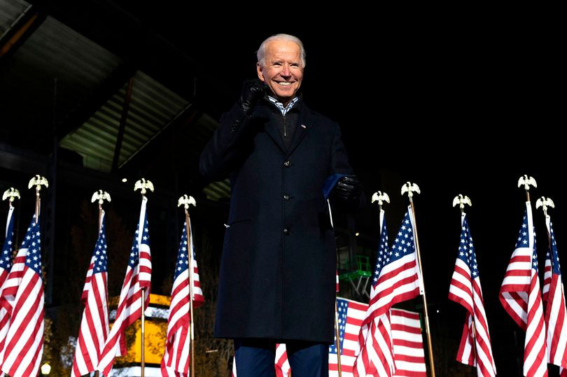 Ảnh Biden thời trẻ quá đẹp trai khiến cư dân mạng &quot;phát cuồng&quot; - Ảnh 1.