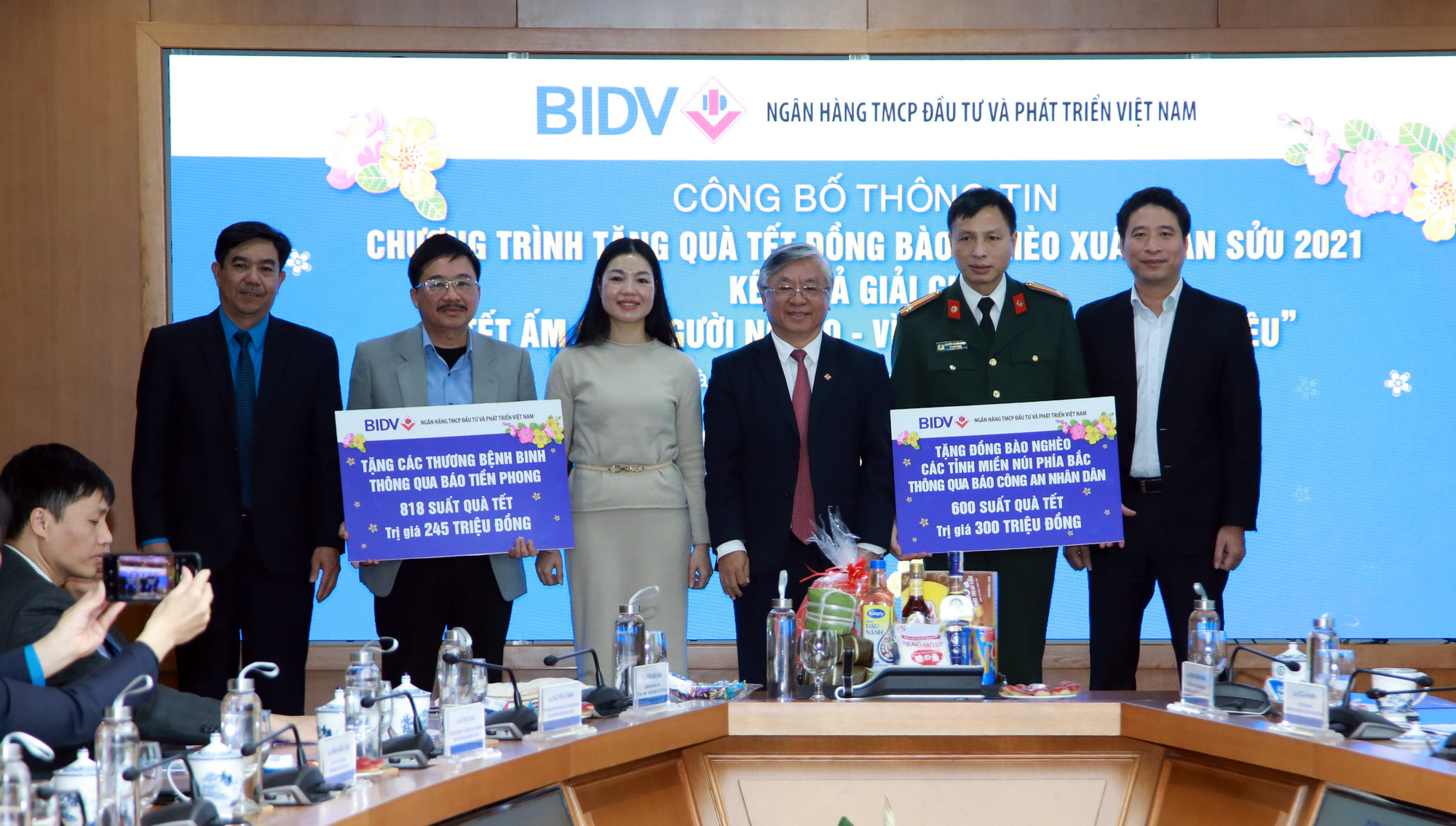 BIDV dành 13 tỷ đồng tặng quà Tết cho người nghèo - Ảnh 1.