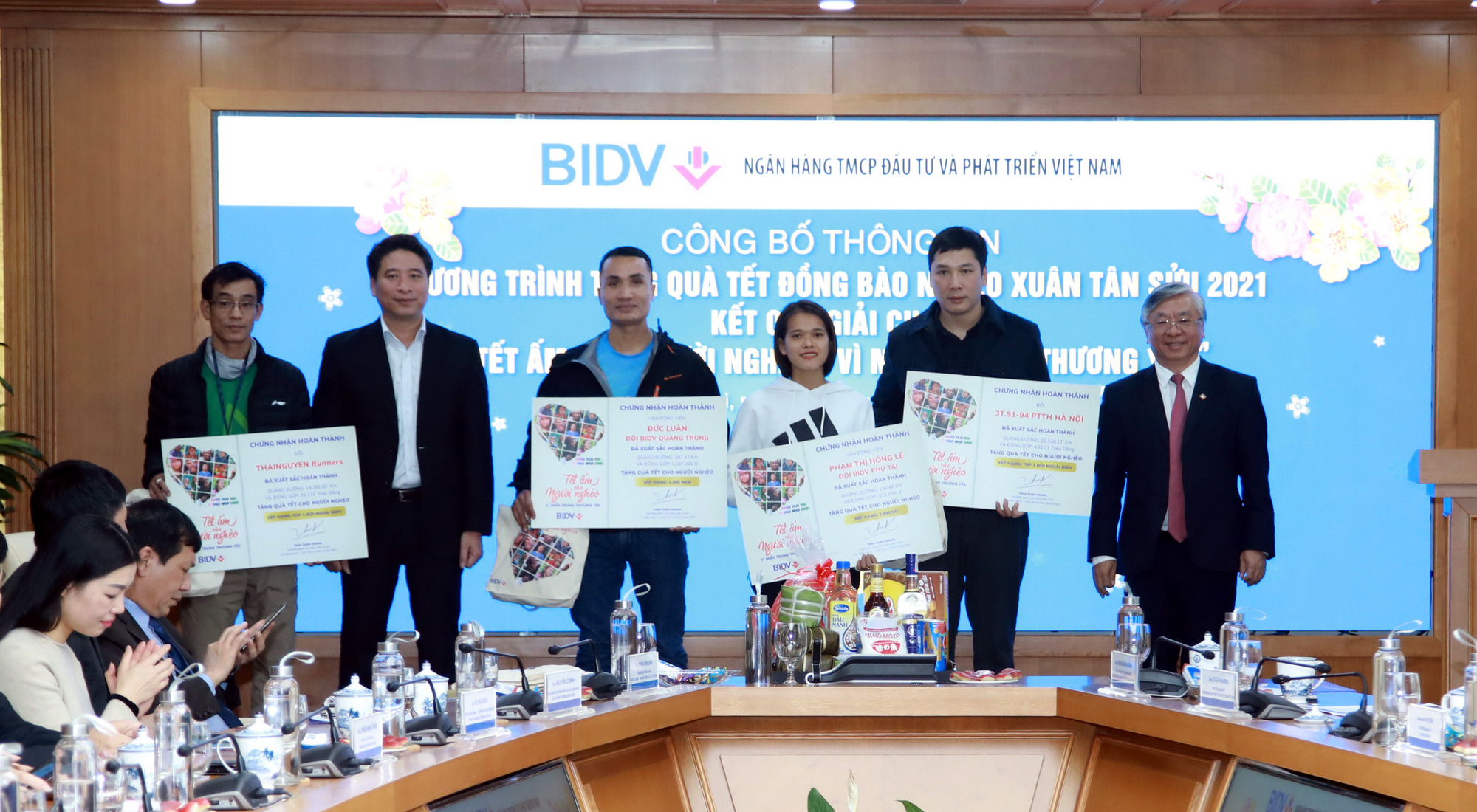 BIDV dành 13 tỷ đồng tặng quà Tết cho người nghèo - Ảnh 2.