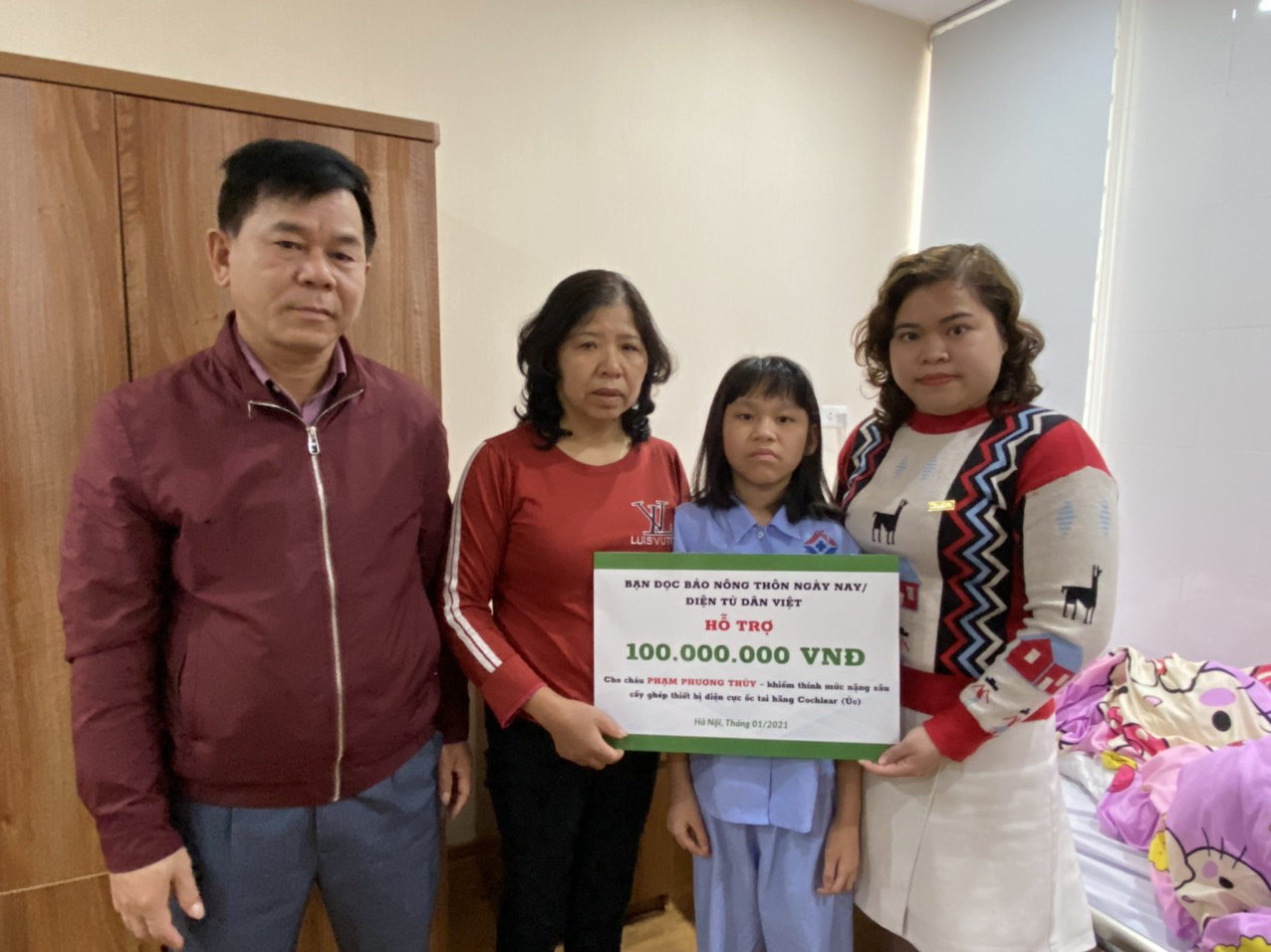 Báo NTNN/ Dân Việt tặng tiền cấy điện từ ốc tai: Tặng hi vọng cho những đứa trẻ kém may mắn - Ảnh 2.