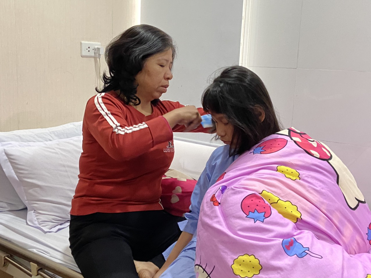 Báo NTNN/ Dân Việt tặng tiền cấy điện từ ốc tai: Tặng hi vọng cho những đứa trẻ kém may mắn - Ảnh 1.