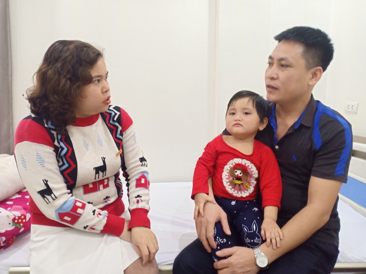 Báo NTNN/ Dân Việt tặng tiền cấy điện từ ốc tai: Tặng hi vọng cho những đứa trẻ kém may mắn - Ảnh 4.