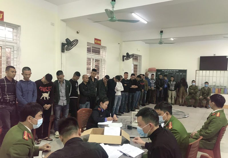 Nghệ An: Bắt 30 đối tượng mở 'tiệc ma túy' ở phố núi   - Ảnh 1.