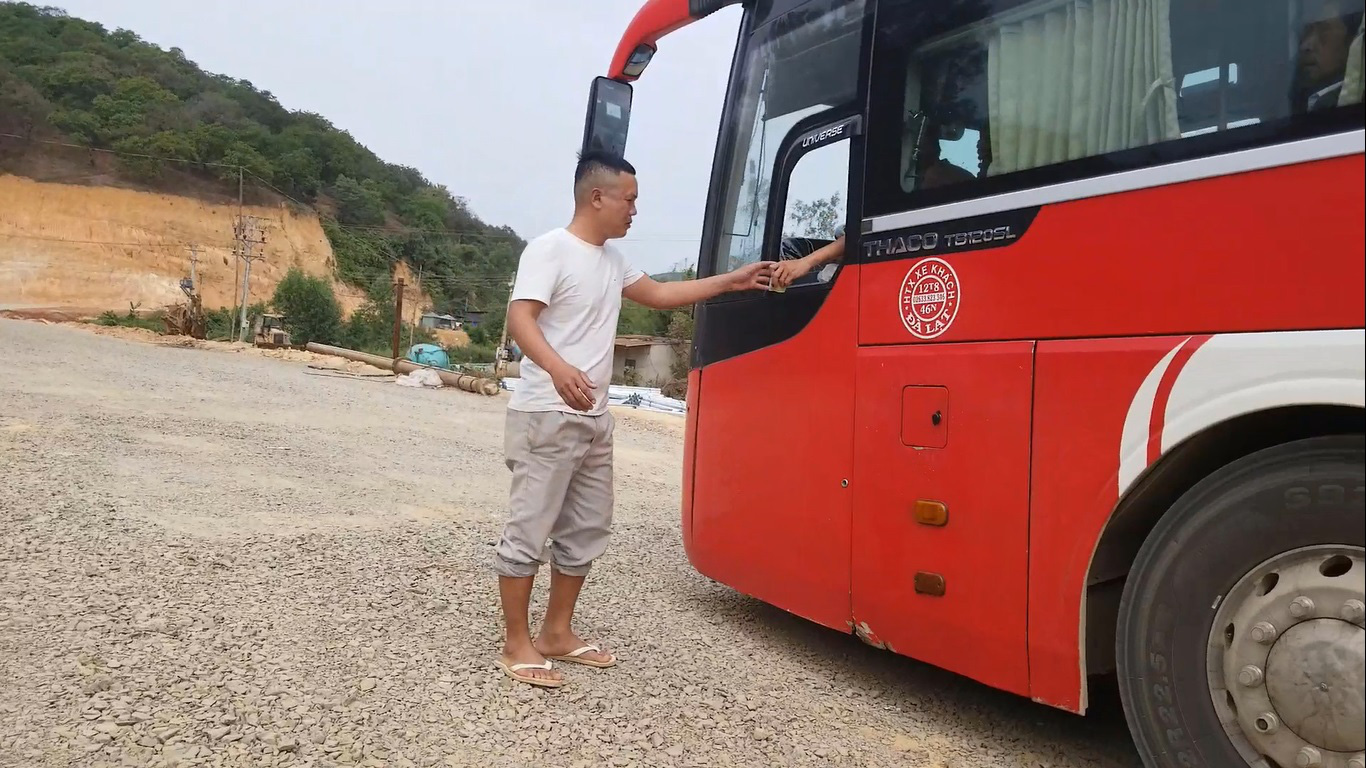 Vụ nhận tiền mãi lộ cho xe qua cầu đang thi công: Xác định 4 người nhận tiền - Ảnh 1. Vụ nhận tiền mãi lộ cho xe qua cầu đang thi công: Xác định 4 người nhận tiền - Ảnh 1.