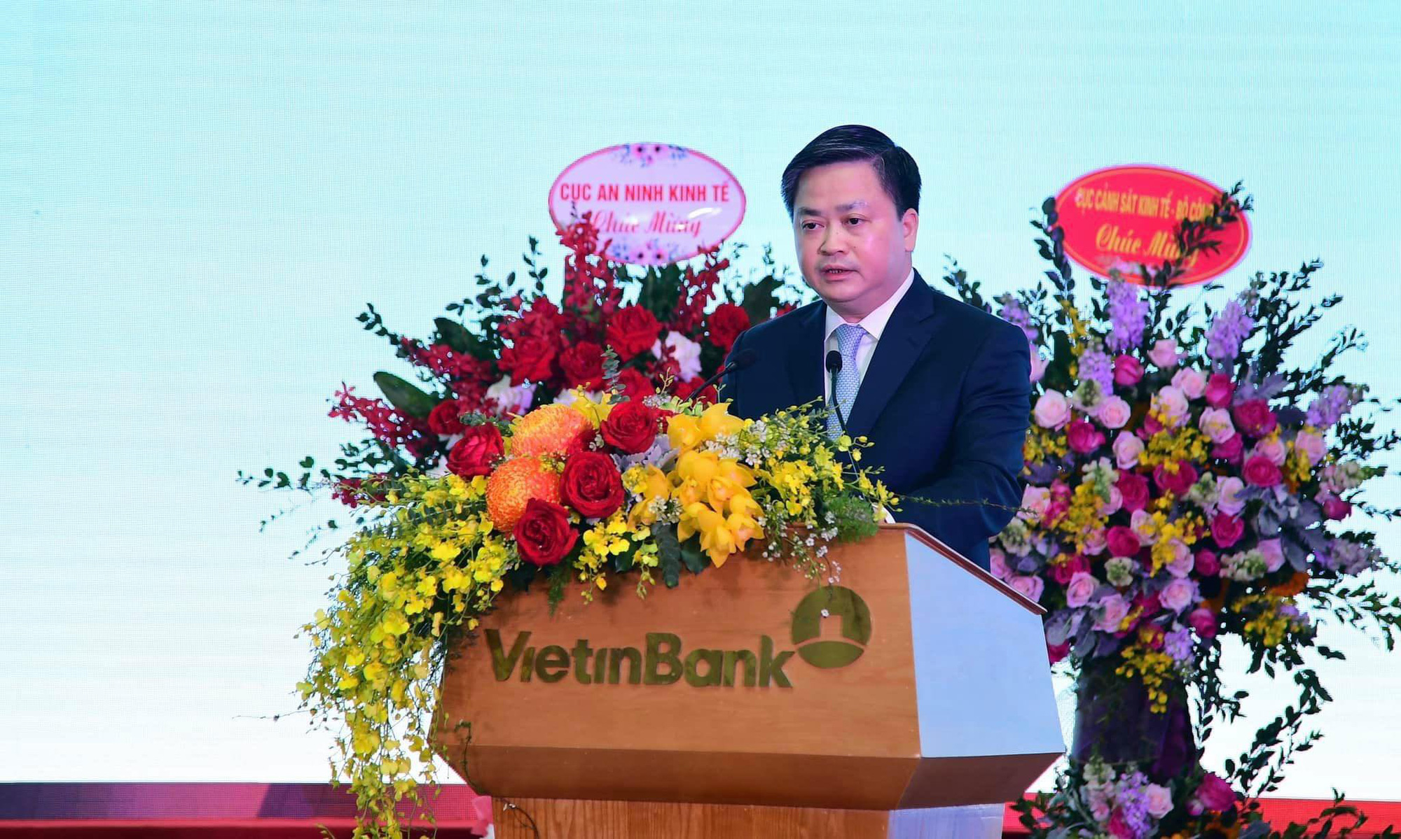 Chân dung 6 Uỷ viên Trung ương Đảng khoá XIII trưởng thành từ ngành ngân hàng - Ảnh 7. Chân dung 6 Uỷ viên Trung ương Đảng khoá XIII trưởng thành từ ngành ngân hàng - Ảnh 7.