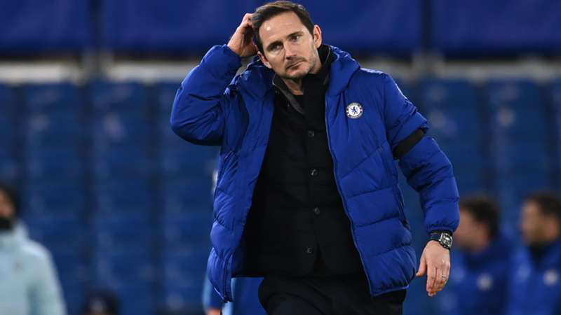 Áp lực đang đè nặng lên vai Lampard.