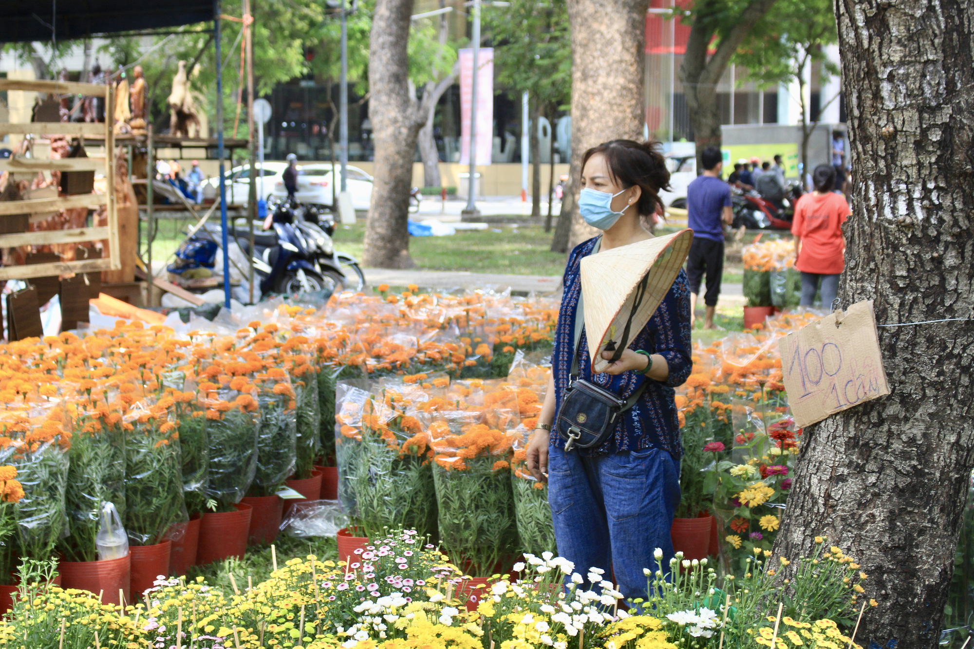 TP.HCM vận động người dân &quot;giải cứu&quot; hoa Tết hỗ trợ người bán vì Covid-19 - Ảnh 1.