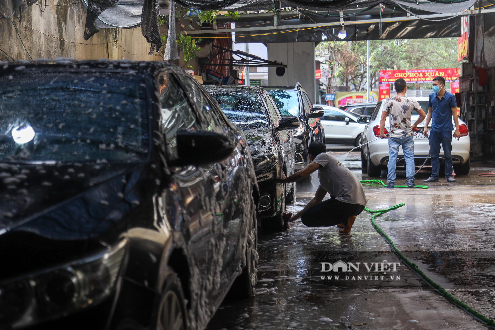30 Tết tranh thủ ở Hà Nội rửa xe kiếm 30 triệu đồng - Ảnh 8.