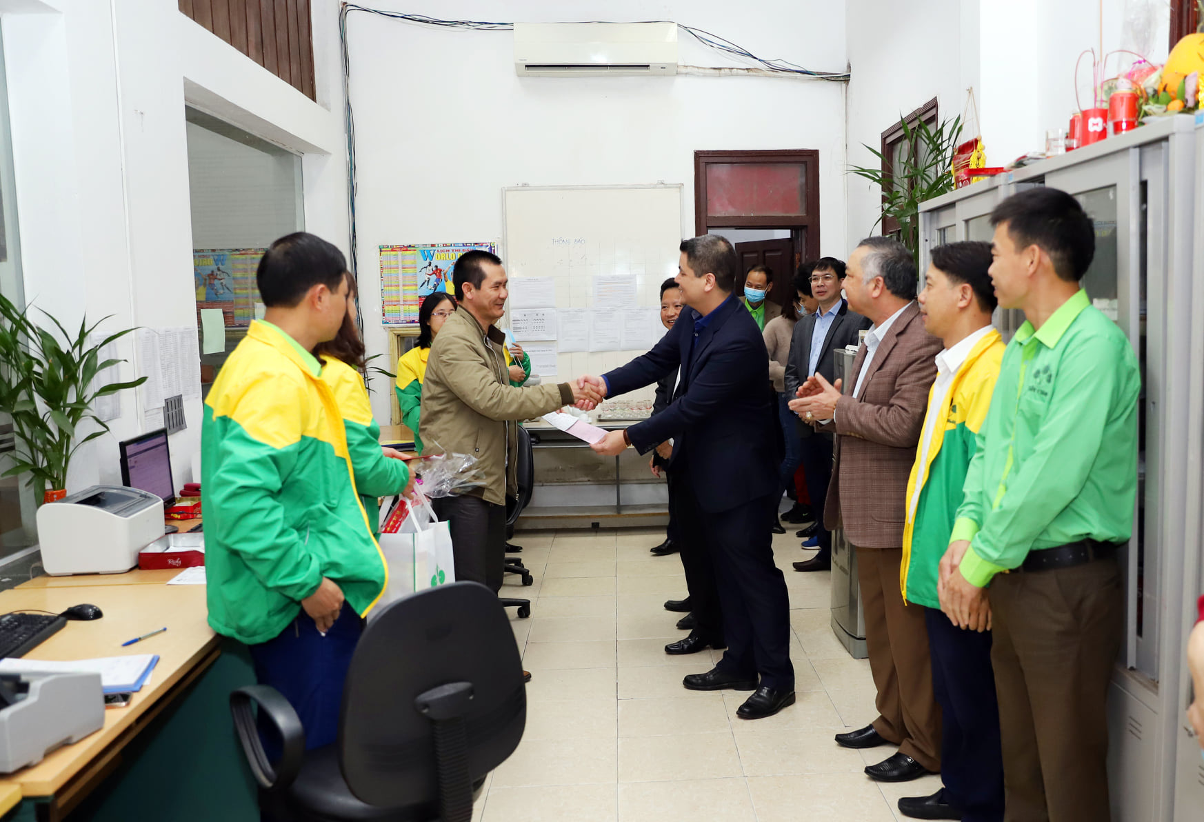 Mùng 4 Tết, &quot;ông lớn&quot; Supe Lâm Thao mở hàng xuất bán lô phân bón 1.500 tấn - Ảnh 3.
