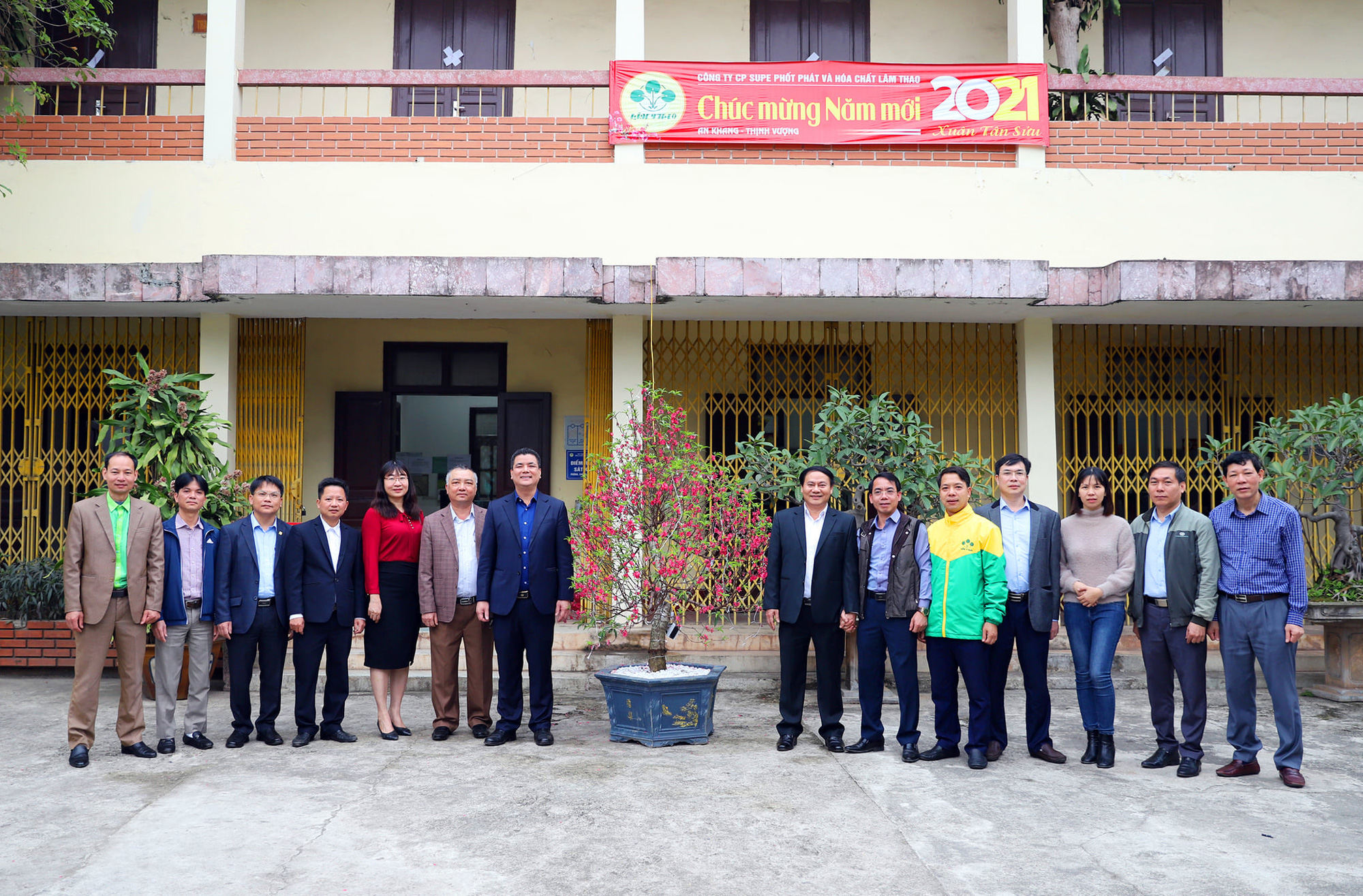 Mùng 4 Tết, &quot;ông lớn&quot; Supe Lâm Thao mở hàng xuất bán lô phân bón 1.500 tấn - Ảnh 4.