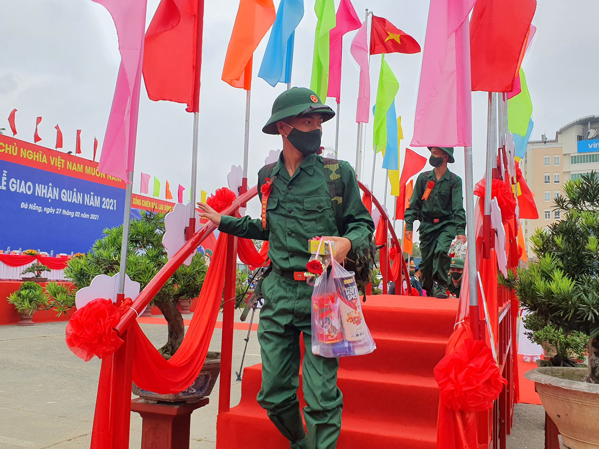Sáng nay (27/2), gần 1.270 tân binh Đà Nẵng lên đường nhập ngũ - Ảnh 4.