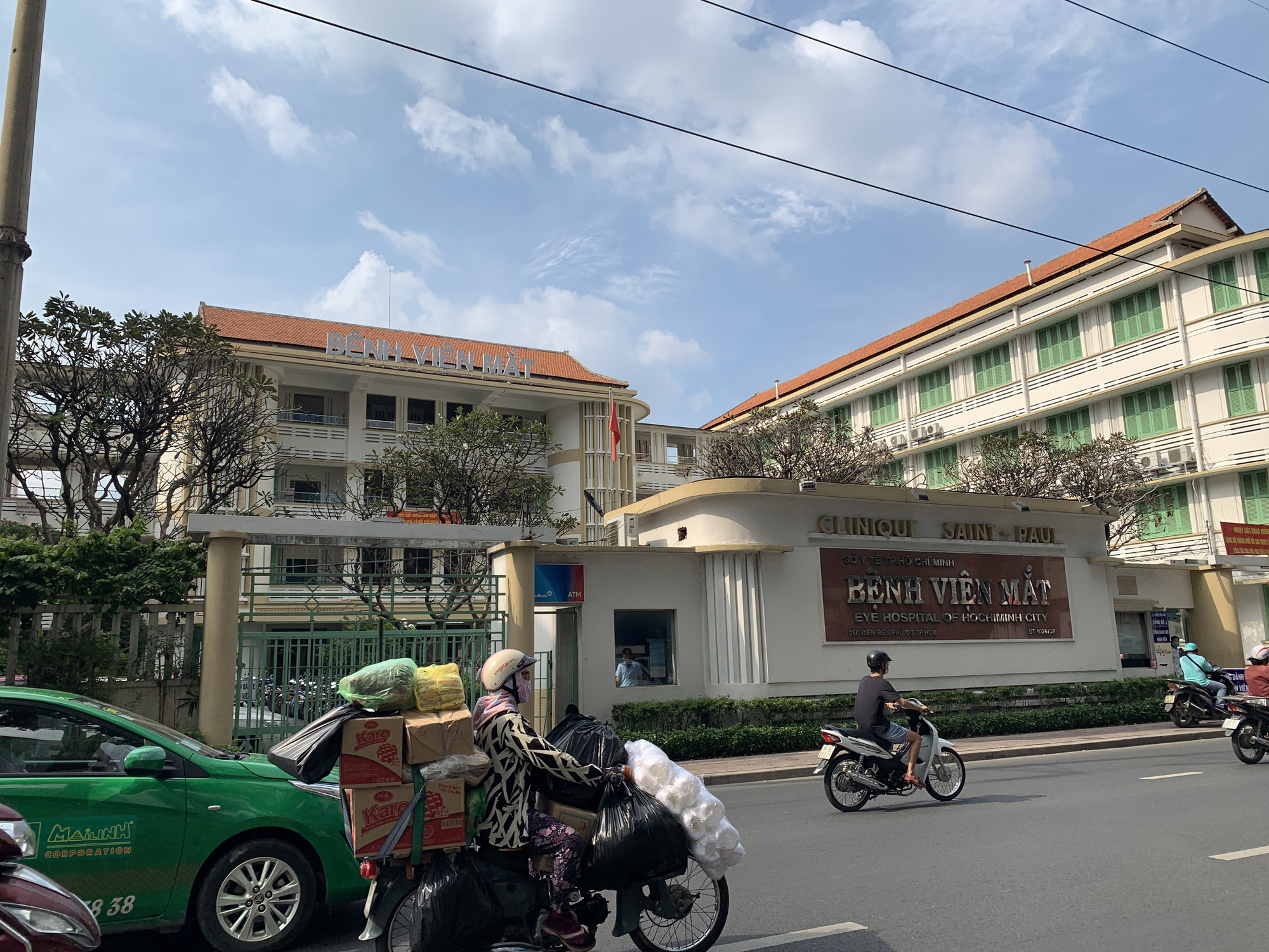Khởi tố bắt tạm giam với Giám đốc, Phó giám đốc Bệnh viện Mắt TPHCM - Ảnh 1.