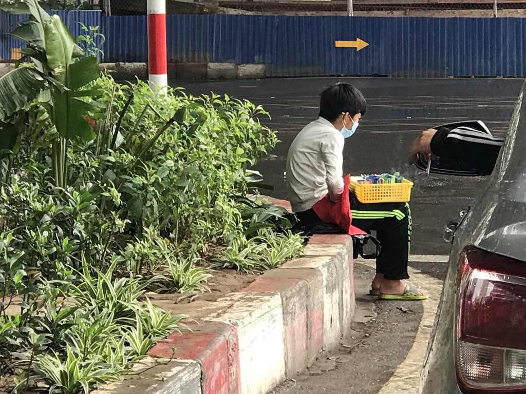 lao động trẻ em, trẻ am bán hàng rong 