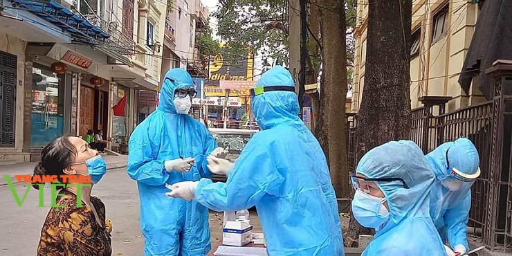 Hòa Bình: Triển khai tiêm vacxin phòng, chống dịch Covid-19 - Ảnh 3. Hòa Bình: Triển khai tiêm vacxin phòng, chống dịch Covid-19 - Ảnh 3.
