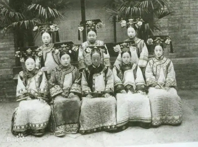 Công chúa cuối cùng của triều Thanh: 17 tuổi thành góa phụ, phê bình thói xa xỉ của Từ Hi khiến bà &quot;câm nín&quot; - Ảnh 2.
