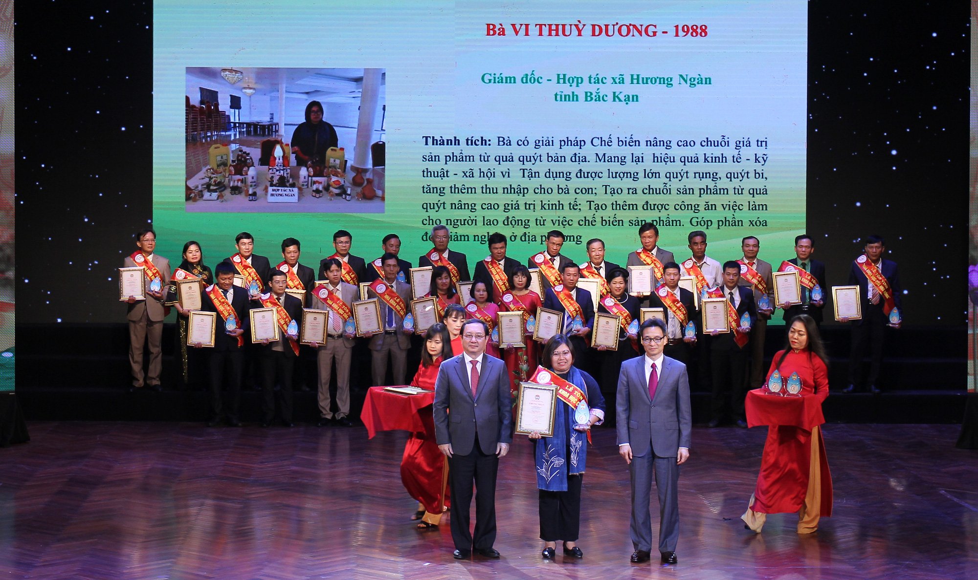 Cô gái Nùng giúp cả làng có thu nhập - Ảnh 3. Cô gái Nùng giúp cả làng có thu nhập - Ảnh 3.
