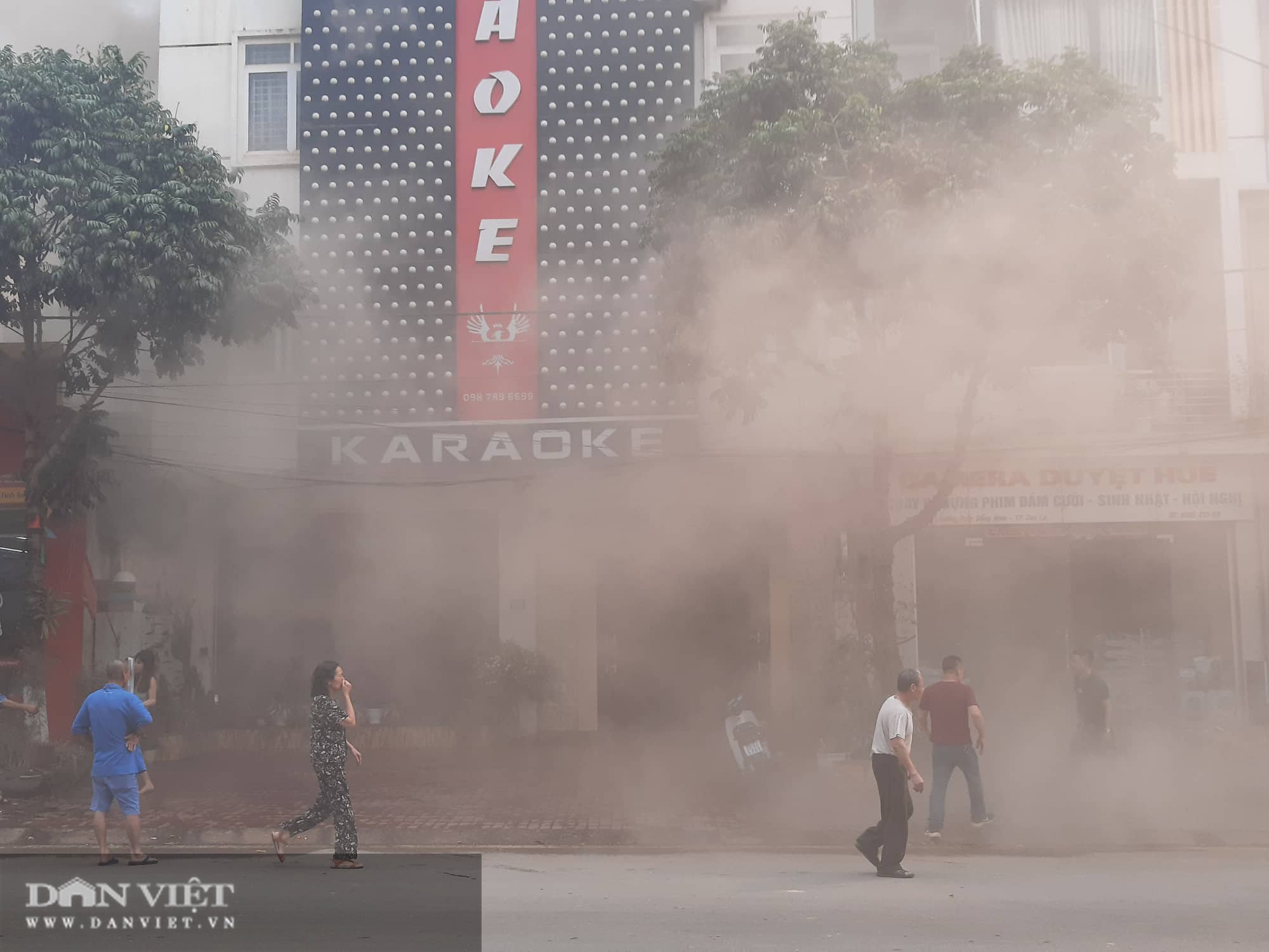   Sơn La: Cháy quán Karaoke khói đen bốc lên mù trời - Ảnh 2.