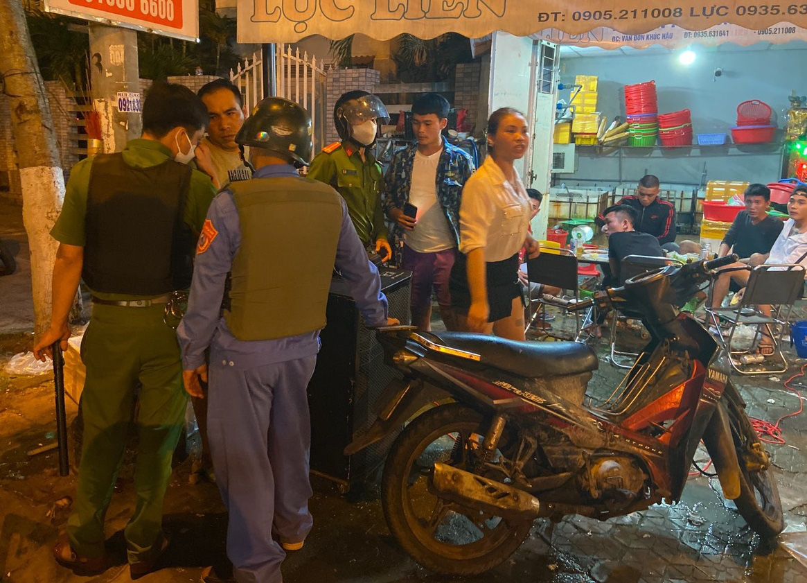 Đà Nẵng: không bị &quot;tra tấn&quot; bởi &quot;Đắp mộ cuộc tình&quot;, &quot;Gánh mẹ&quot;, &quot;Huynh đệ ơi&quot;... - Ảnh 1.