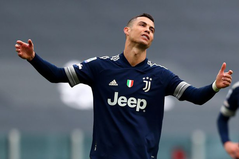 Ronaldo ngỏ ý trở lại Real Madrid sau 3 năm chia tay.