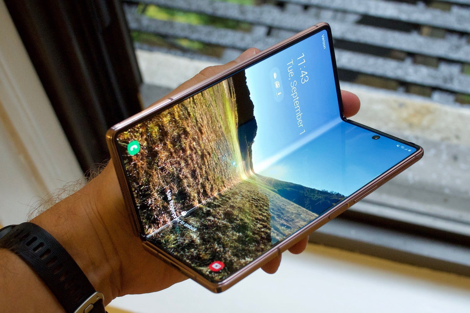 Samsung Galaxy Fold 2 giảm giá 'chạm đáy', cơ hội không thể tốt hơn để sở hữu siêu phẩm - Ảnh 3.