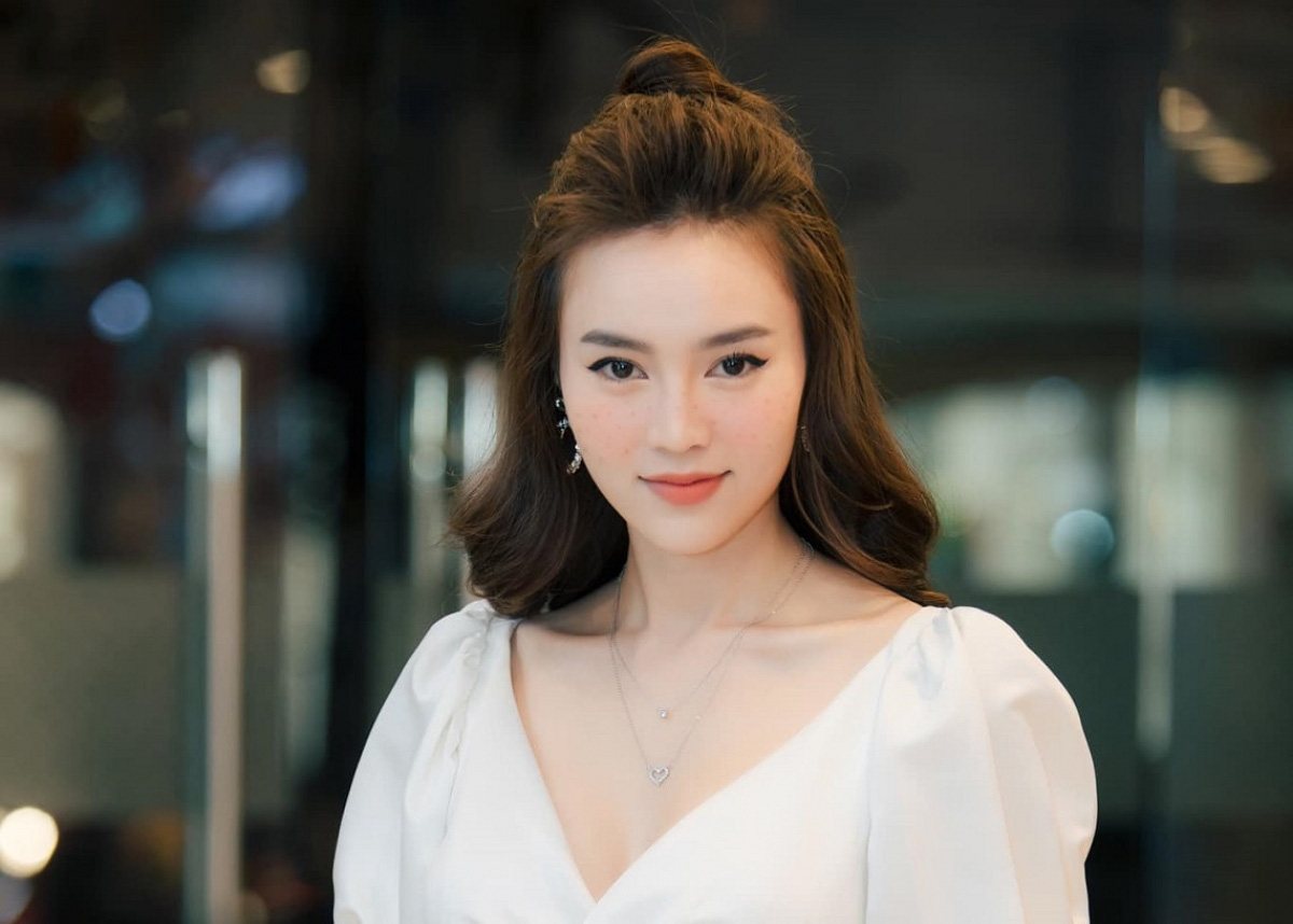 Ninh Dương Lan Ngọc - cái tên đang gây sốt cộng đồng mạng hiện nay là ai? - Ảnh 2.