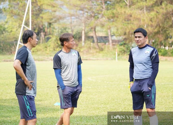 HLV kiatisak cùng Công Phượng, Hồng Duy cười hớn hở khi V.League trở lại - Ảnh 4.
