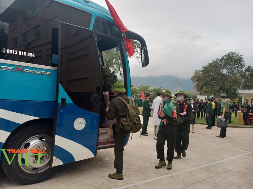 Sơn La: 12 huyện, thành phố tổ chức lễ giao, nhận quân năm 2021 - Ảnh 5. Sơn La: 12 huyện, thành phố tổ chức lễ giao, nhận quân năm 2021 - Ảnh 5.