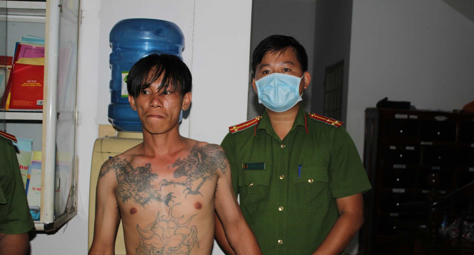 Cần Thơ: 2 nhóm thanh niên xô xát, Công an bắt 14 đối tượng, thu giữ 1 khẩu súng - Ảnh 2.
