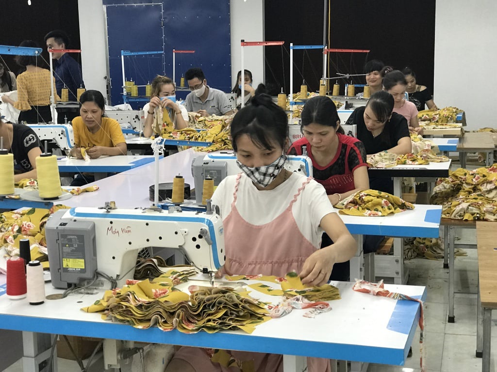 Lao động nữ mang thai, nuôi con nhỏ có bị kỷ luật? - Ảnh 1.