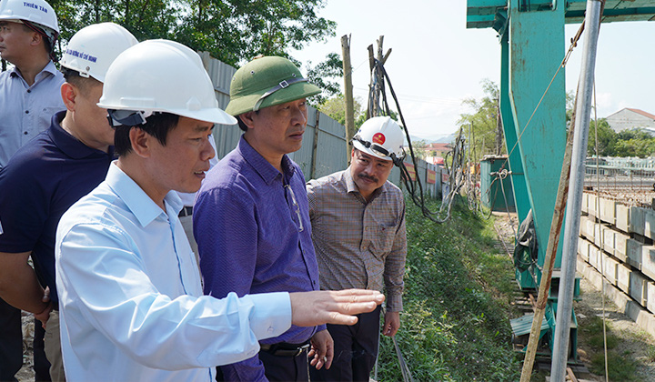 Thứ trưởng Bộ GTVT: Thay đổi tư duy cách làm, bảo đảm chất lượng cao tốc Cam Lộ- La Sơn - Ảnh 1. Thứ trưởng Bộ GTVT: Thay đổi tư duy cách làm, bảo đảm chất lượng cao tốc Cam Lộ- La Sơn - Ảnh 1.