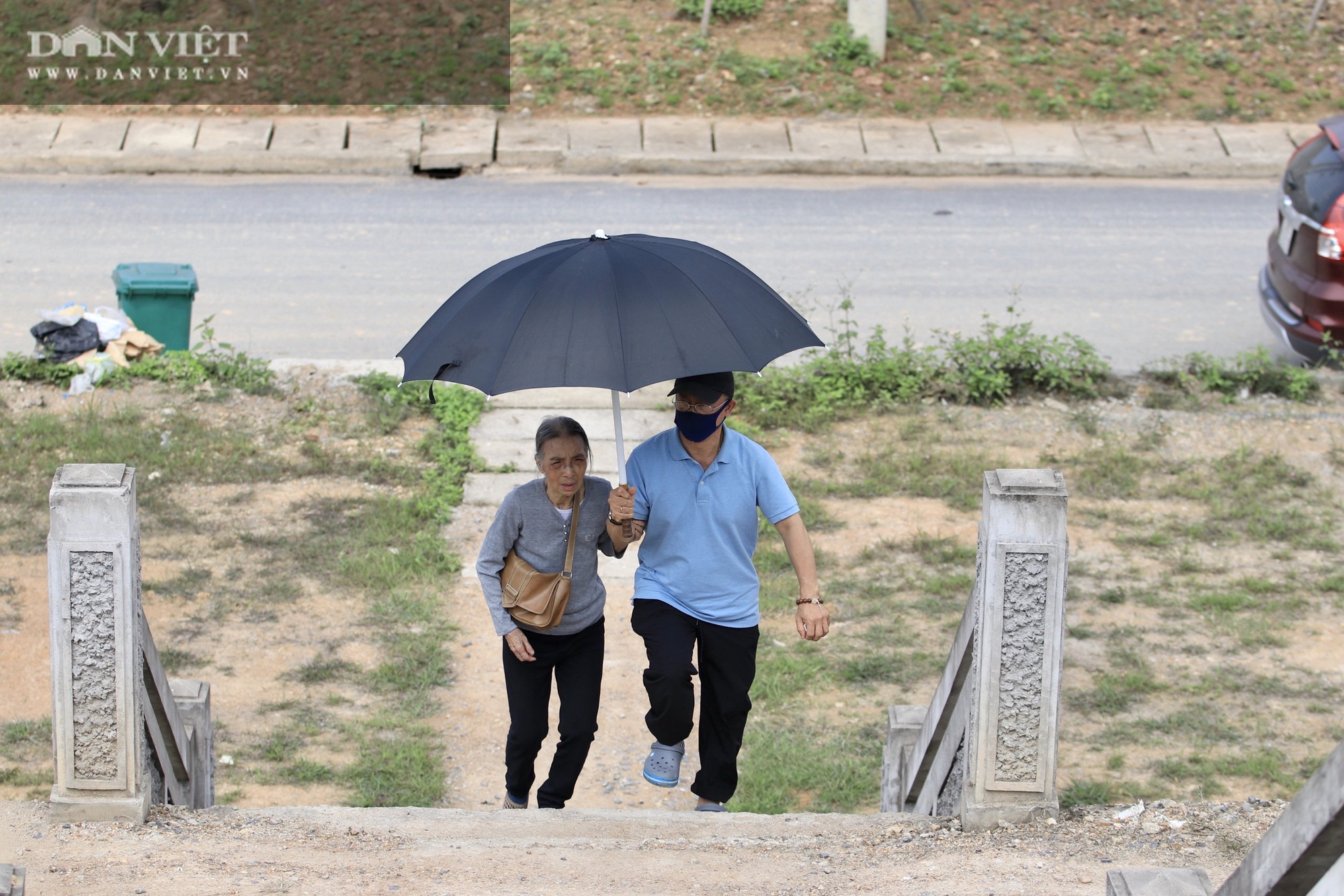 Tiết Thanh minh giữa mùa covid-19, người dân chọn nhiều hình thức để tảo mộ - Ảnh 6.